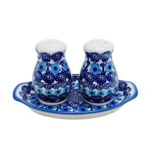 Salt and pepper shakers (A12 D98)