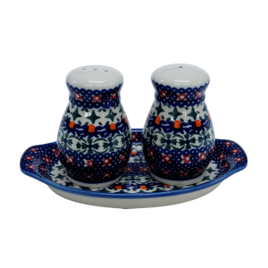 Salt and pepper shakers (A12 D21)