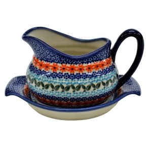 Sauce boat with a tray (A37 D69)