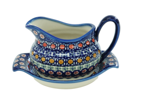 Sauce boat with a tray (A37 D1)
