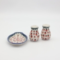Salt and pepper shakers with tray A12 D139 – hand-painted Bolesławiec pottery in a traditional pattern, elegant spice set for the table.