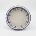 Okrągłe ceramiczne naczynie do zapiekania z Bolesławca, ręcznie zdobiona ceramika bolesławiecka, polskie rękodzieło artystyczne do piekarnika, mikrofalówki i zmywarki.