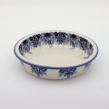 Okrągłe ceramiczne naczynie do zapiekania z Bolesławca, ręcznie zdobiona ceramika bolesławiecka, polskie rękodzieło artystyczne do piekarnika, mikrofalówki i zmywarki.