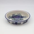 Okrągłe ceramiczne naczynie do zapiekania z Bolesławca, ręcznie zdobiona ceramika bolesławiecka, polskie rękodzieło artystyczne do piekarnika, mikrofalówki i zmywarki.