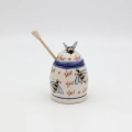 Hand-painted honey pot made from traditional Bolesławiec pottery. A stylish and practical container perfect for storing and serving honey.