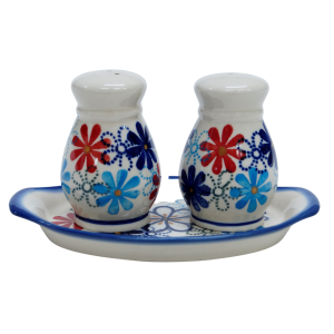 Salt and pepper shakers (A12 D44)