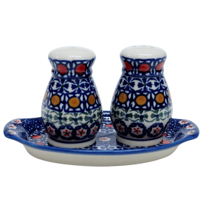 Salt and pepper shakers (A12 D1)