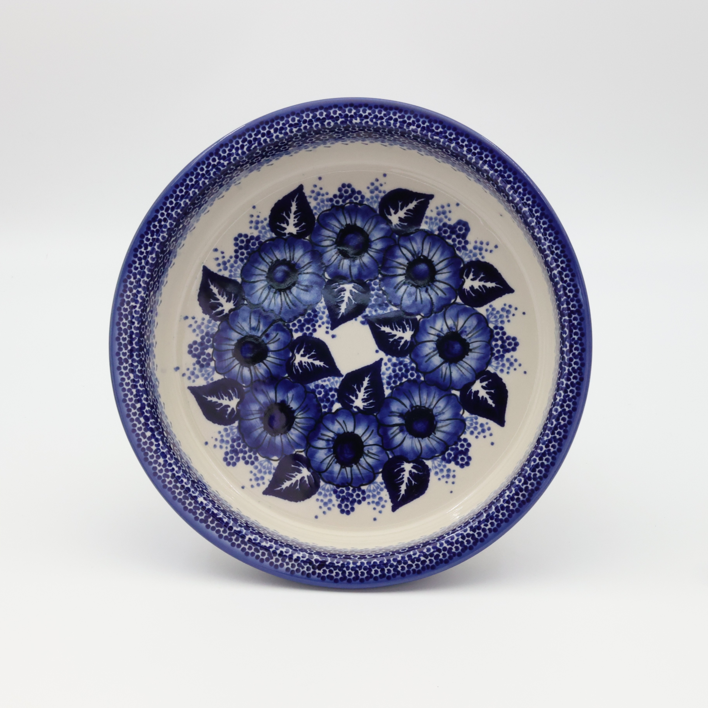 Okrągłe ceramiczne naczynie do zapiekania z Bolesławca, ręcznie zdobiona ceramika bolesławiecka, polskie rękodzieło artystyczne do piekarnika, mikrofalówki i zmywarki.