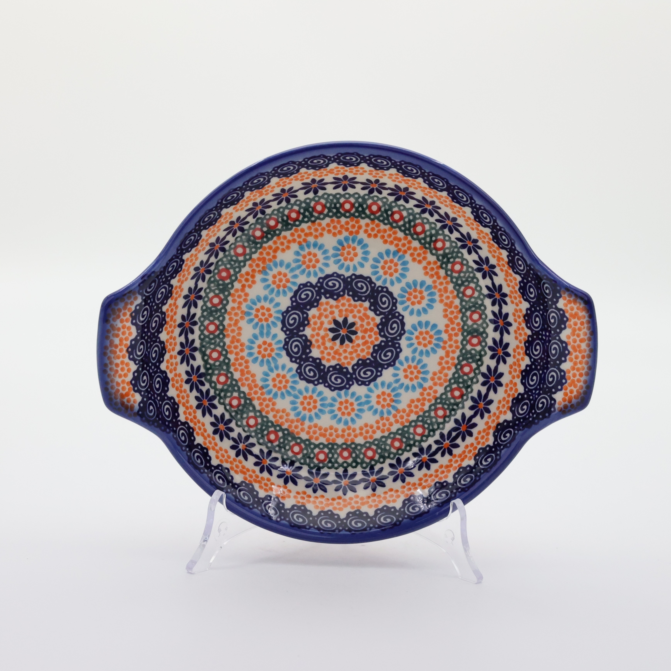 Round baking dish with handles made of Boleslawiec pottery.