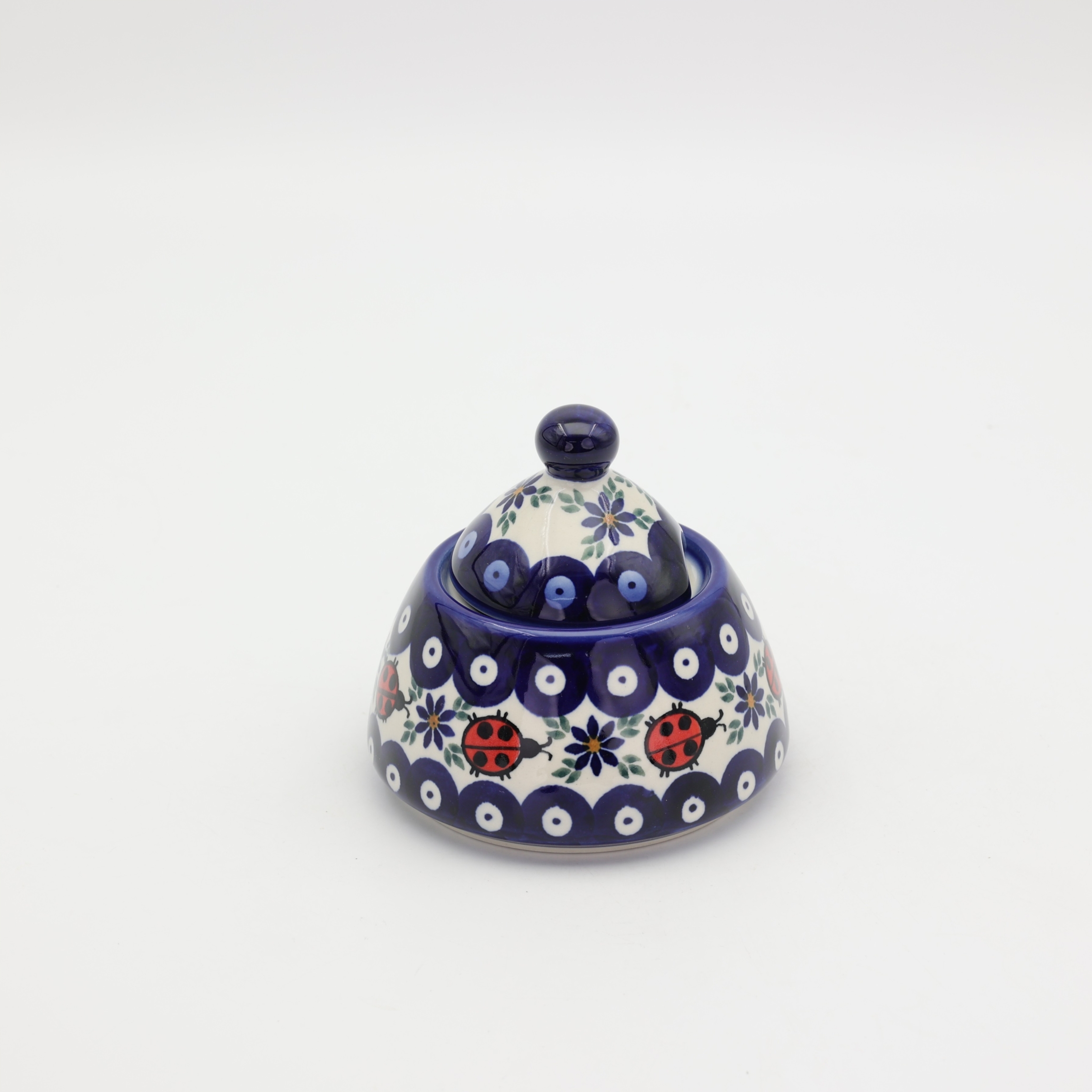 Ceramic sugar bowl – a stylish addition to your tableware set.