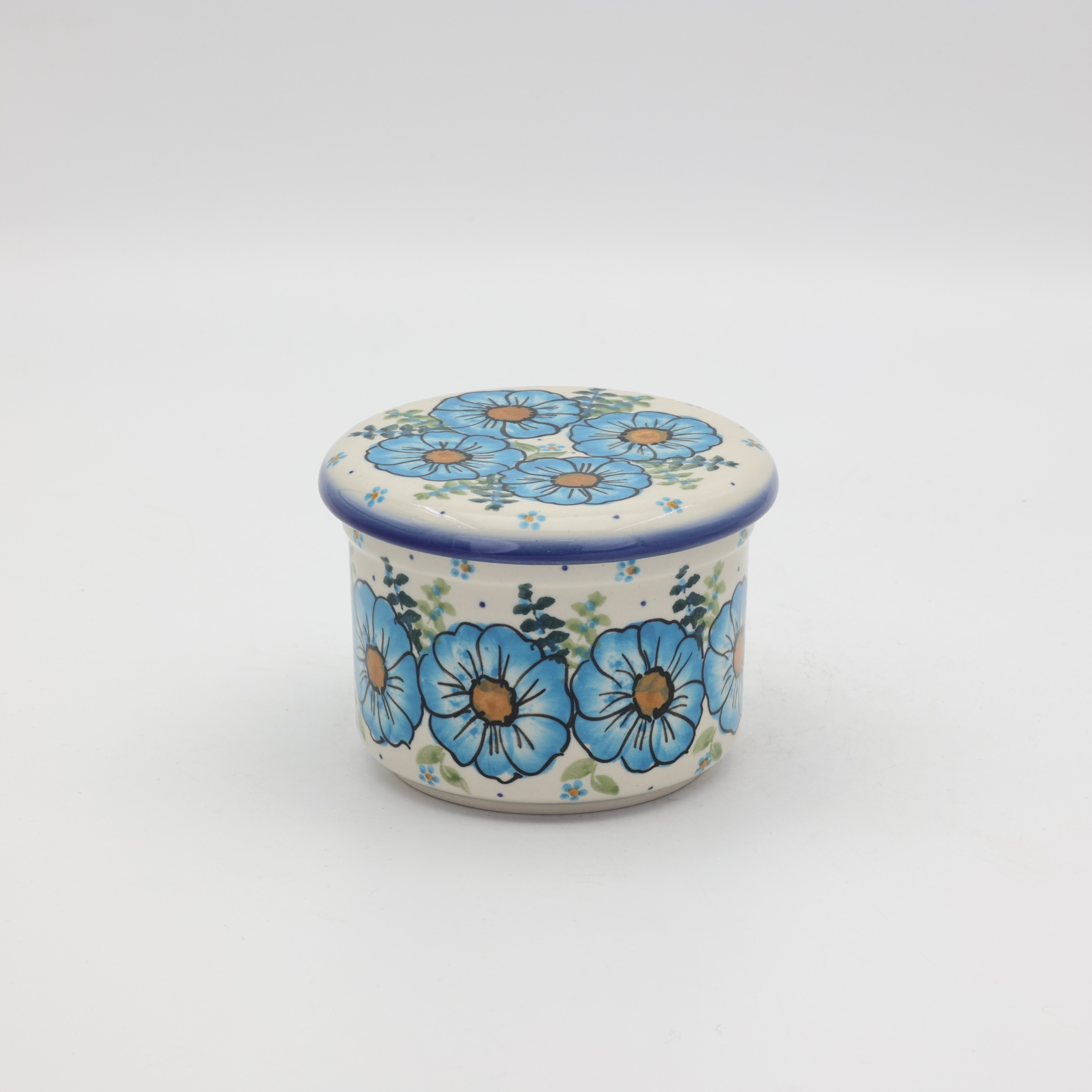 Hand-painted water butter dish made from traditional Bolesławiec pottery. A practical kitchen accessory designed to keep butter fresh and spreadable longer.